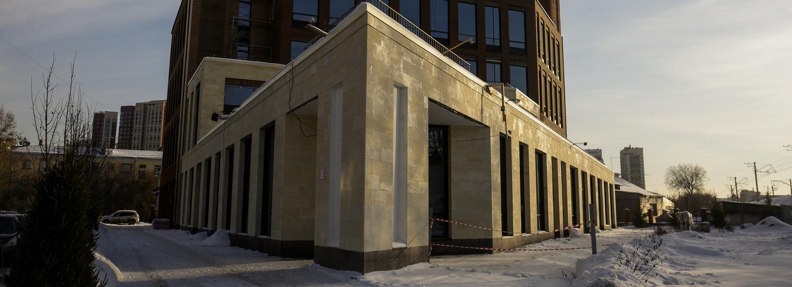 На месте долгостроя у старого автовокзала появился БЦ с острым углом