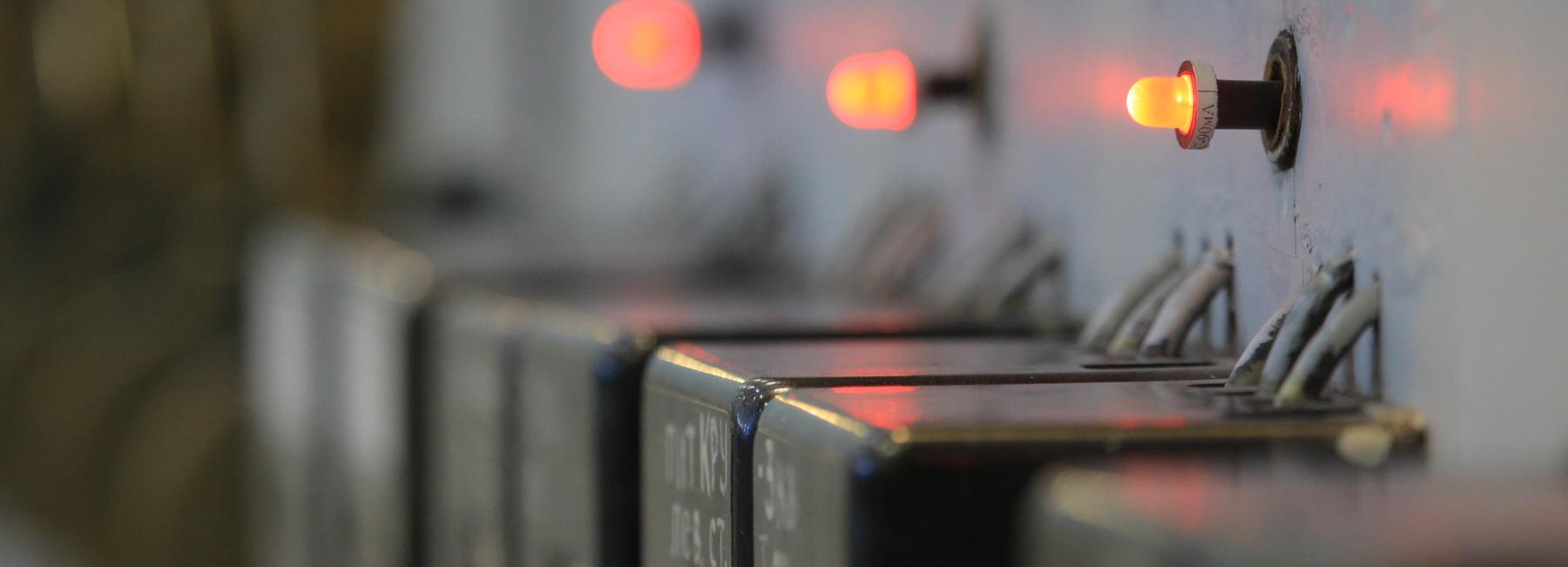 900 человек сидят без света из-за аварии на подстанции Иня-Восточная