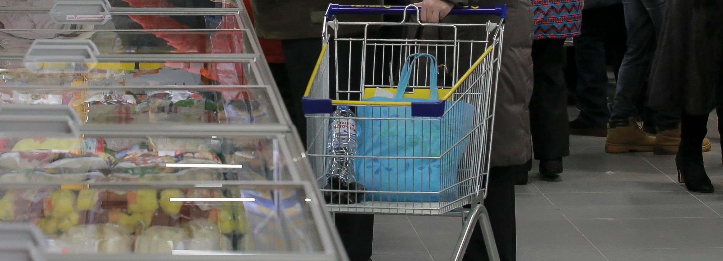 Минимальный набор продуктов обойдётся новосибирцу в 7332 рубля