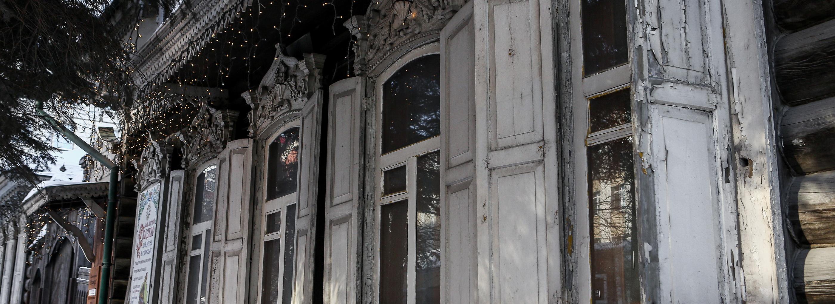 Деревянный дом с мезонином на Горького начали обмерять — что происходит