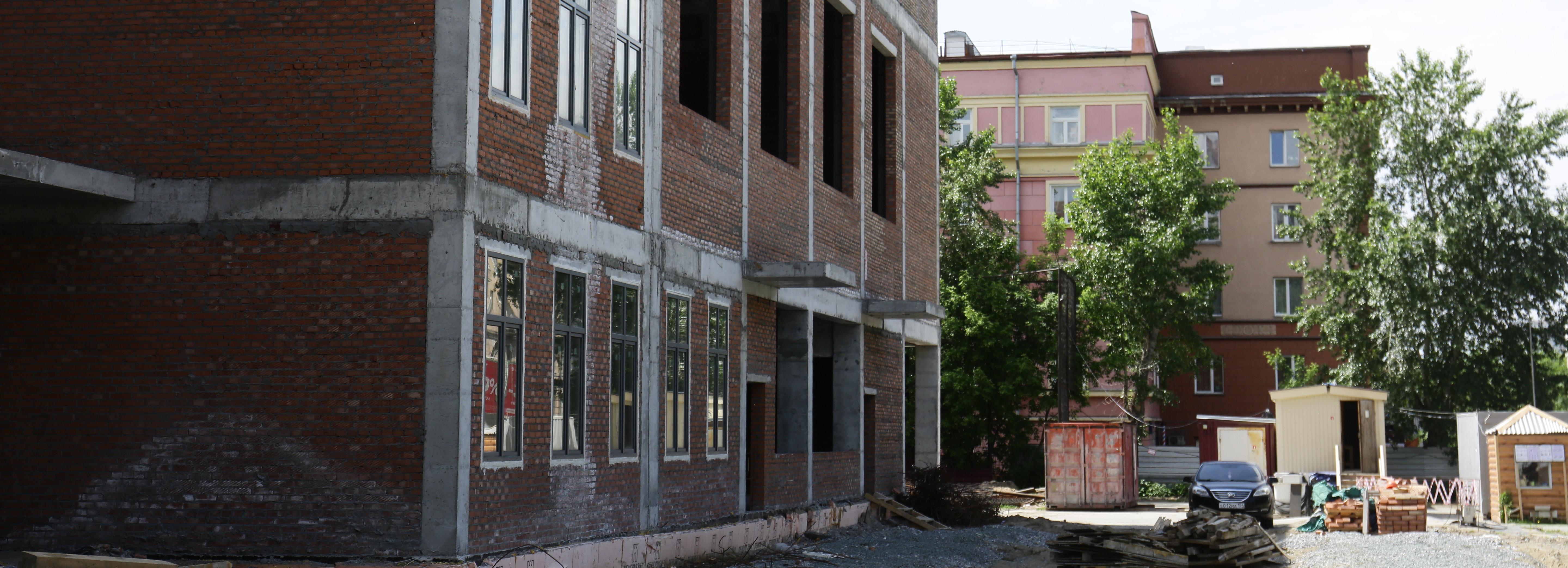 Часть теплотрассы со стройки школы №54 перенесут к жилому дому