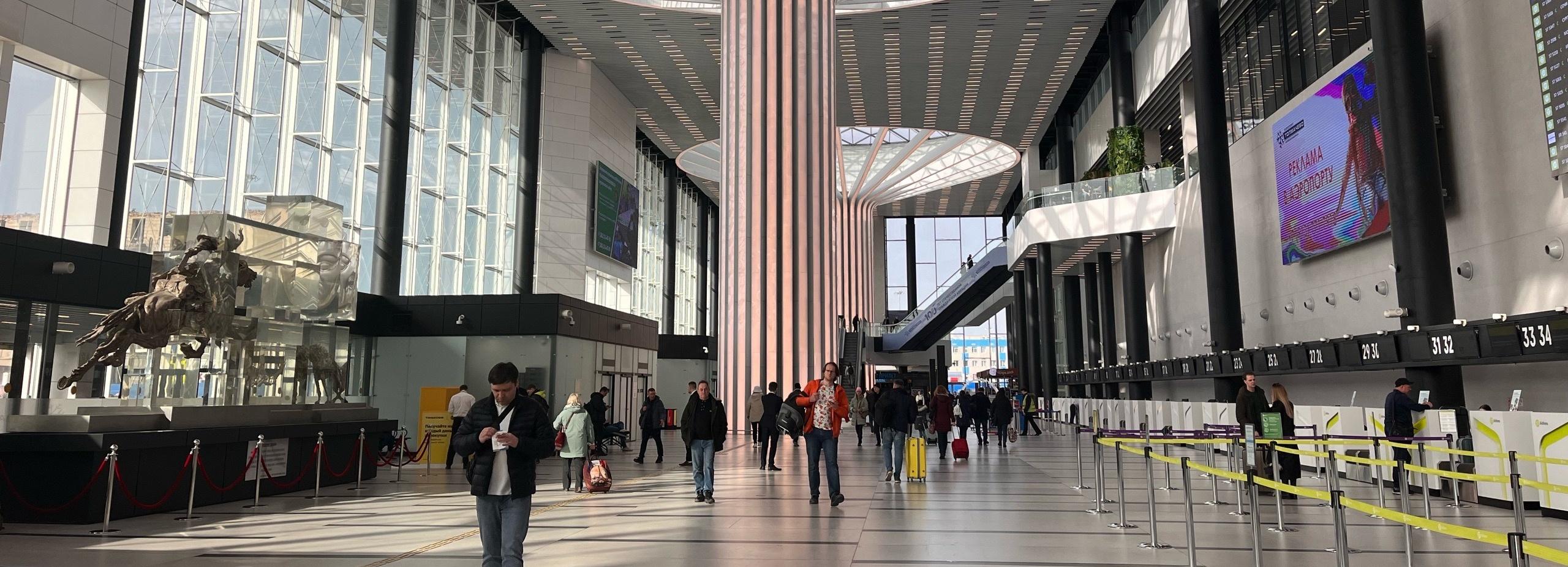 Мужчину с телескопической дубинкой задержали в новосибирском аэропорту