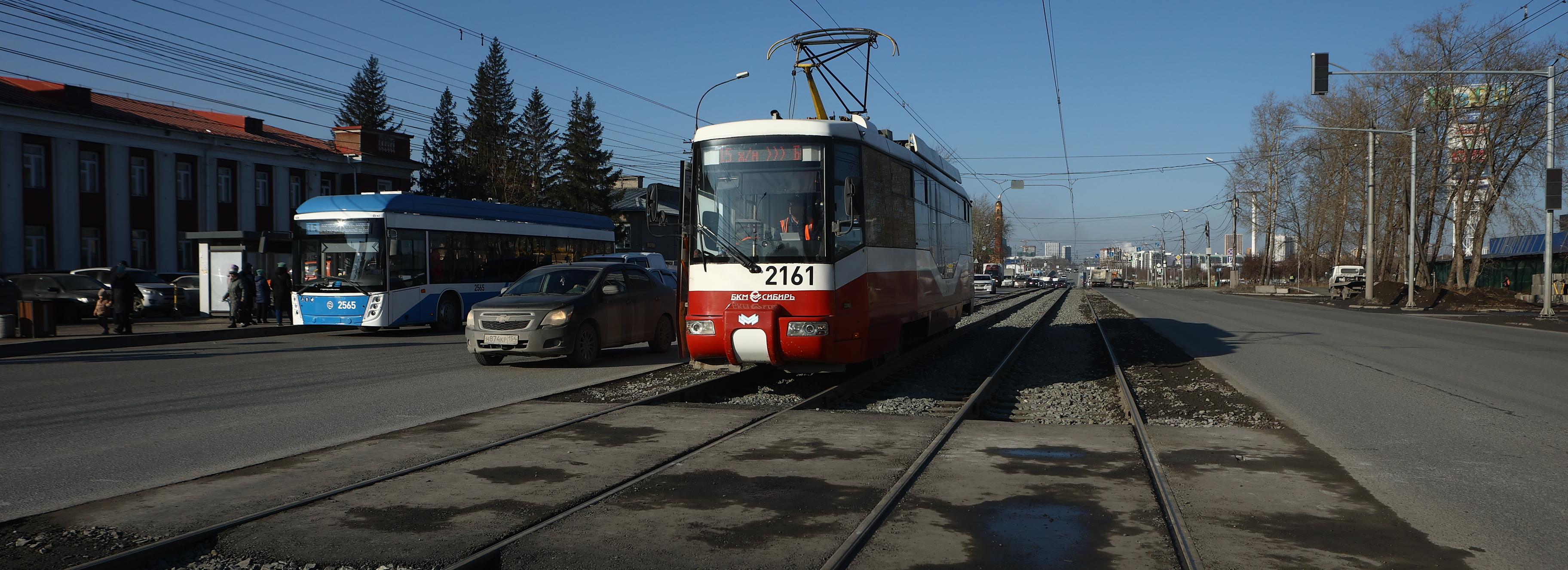 Выровненную трамвайную линию на Расточке оценили мэр и местные жители