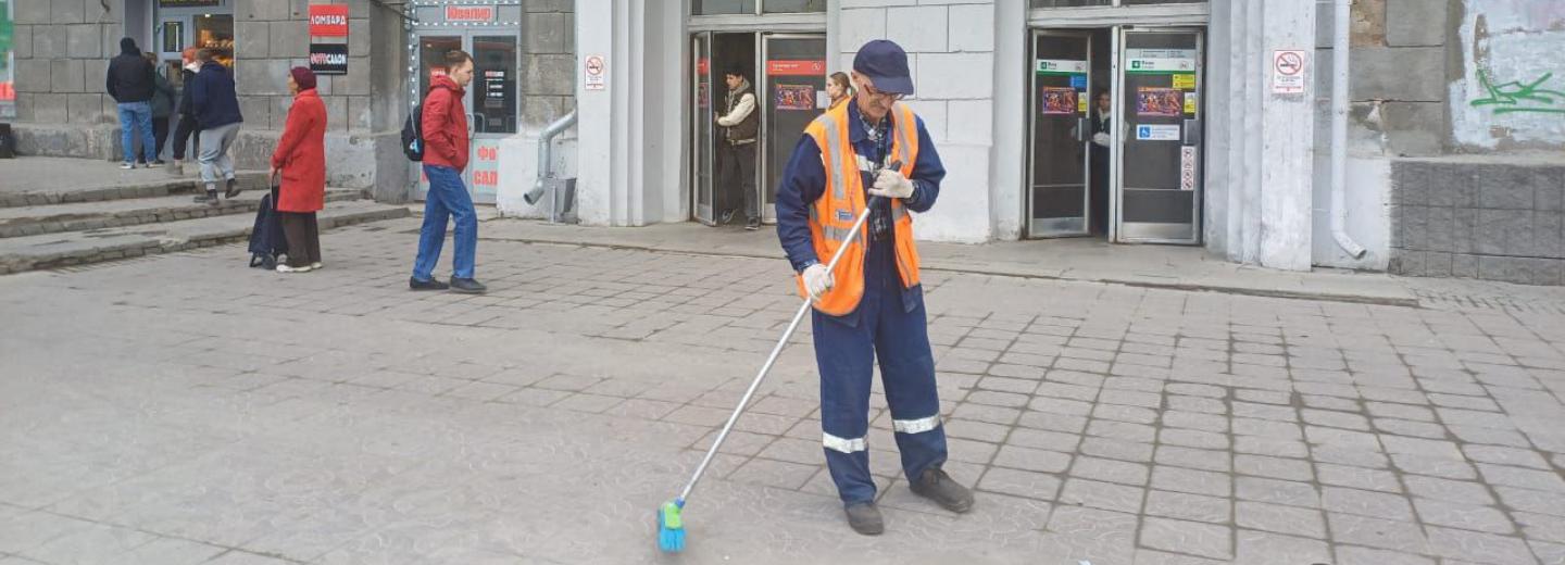 121 тонну мусора собрали на субботнике работники метро