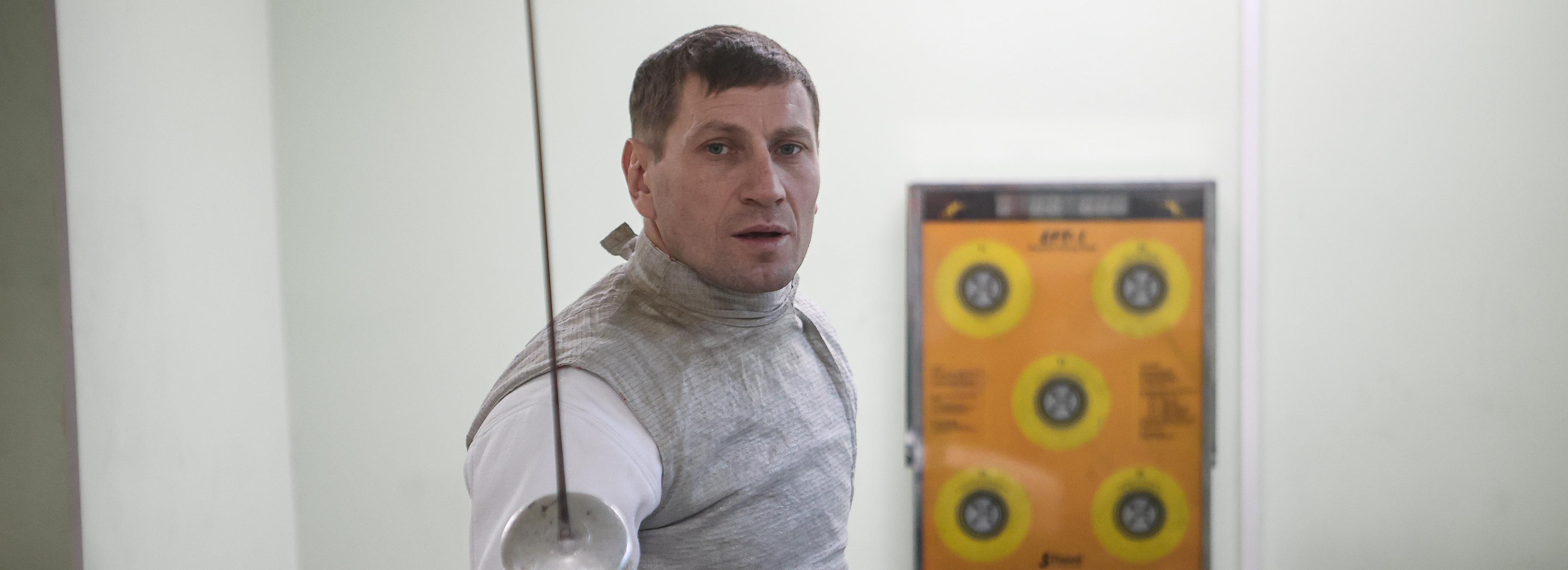 «Рапирами просто так не машут»: паралимпиец на коляске Михаил Карпов