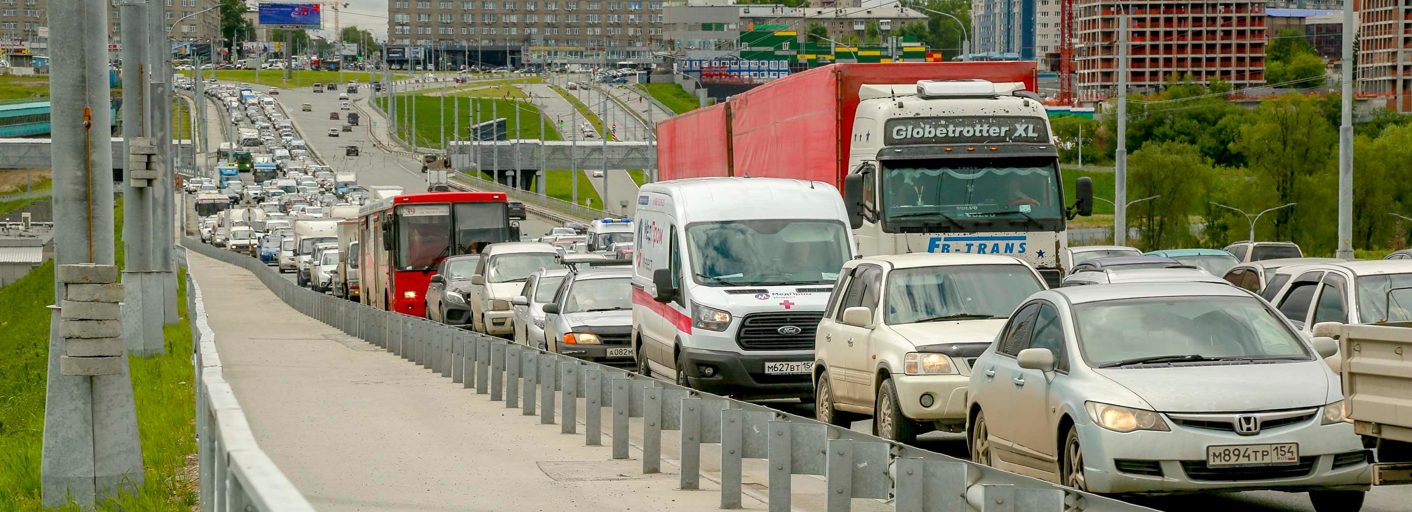 Проход через Октябрьский мост планируют перекрыть из-за Дня города