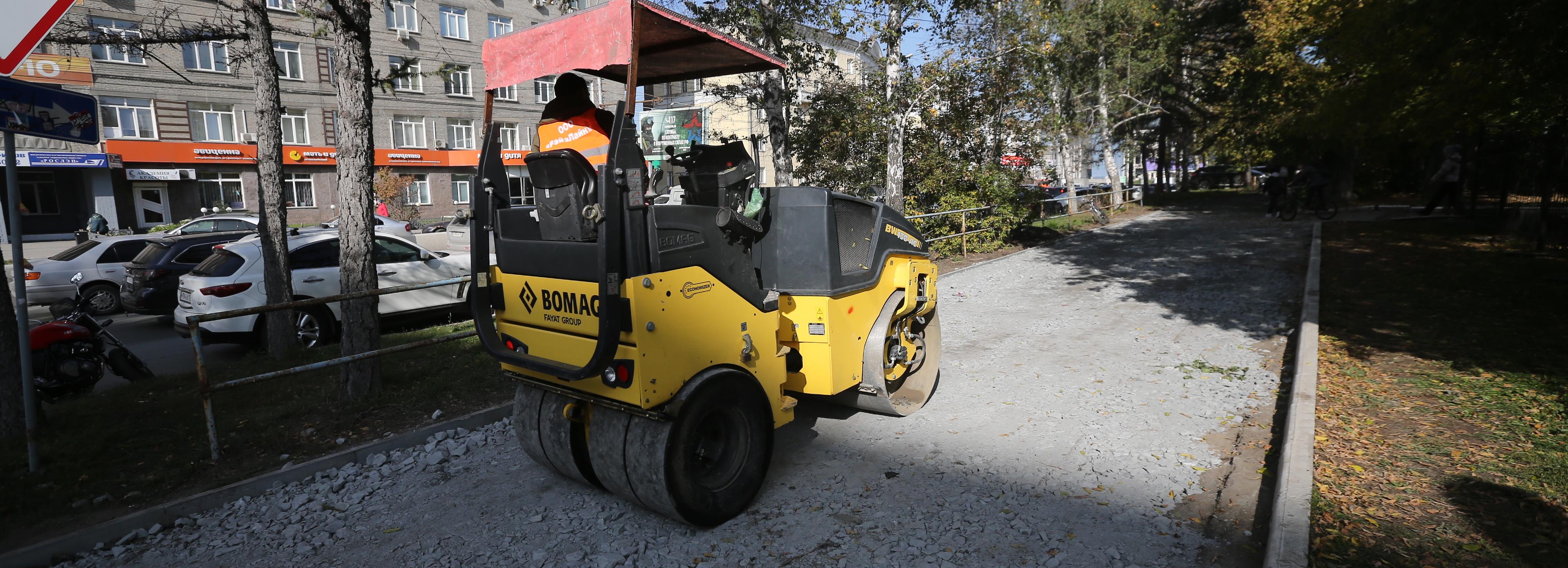 Разбитый тротуар на проспекте Димитрова отремонтируют до 15 октября