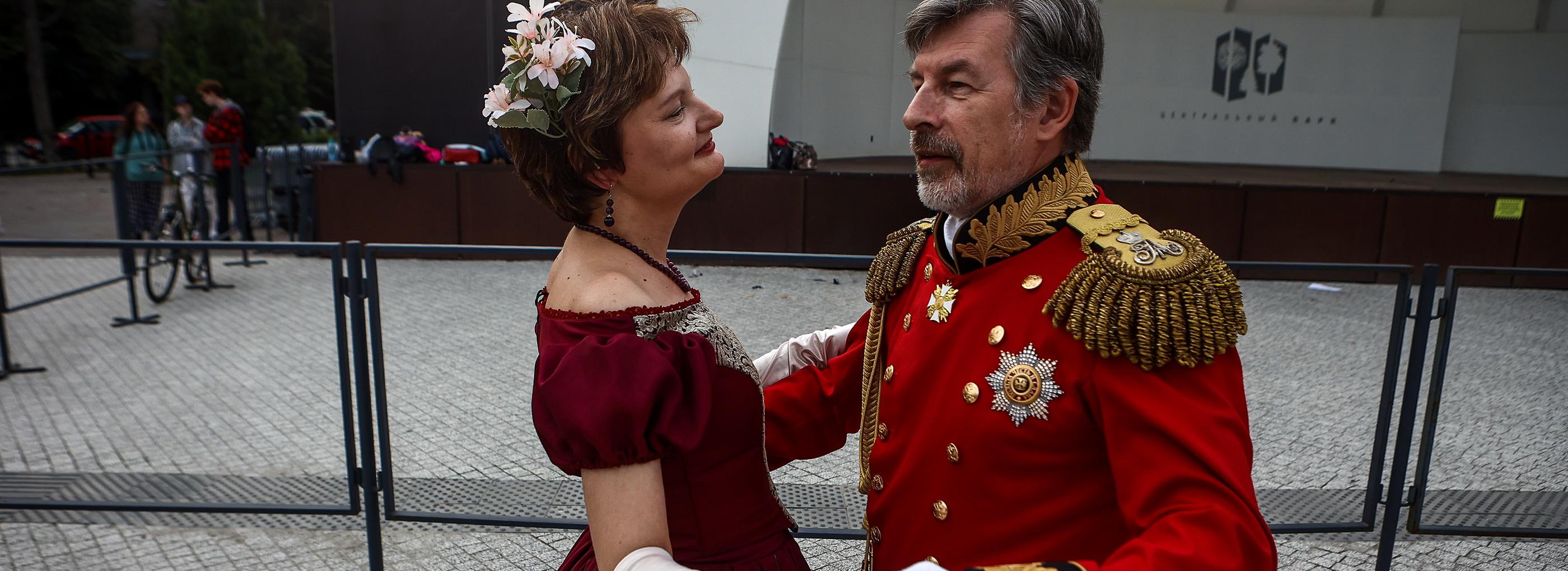 Роскошный бал в стиле XIX века устроили в Центральном парке