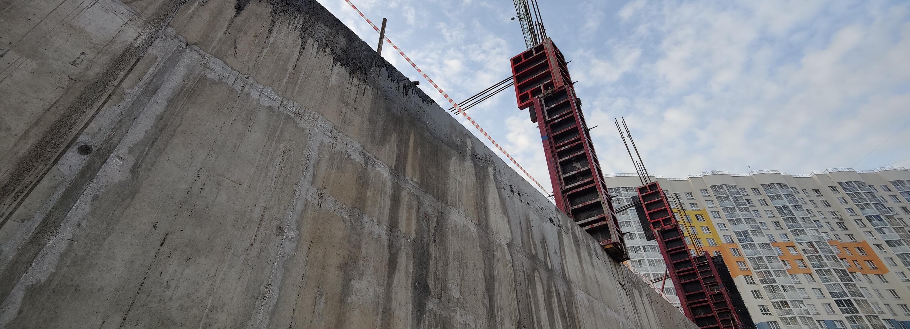 Для двух блоков «ЯШколы» в Новосибирске сделали фундамент