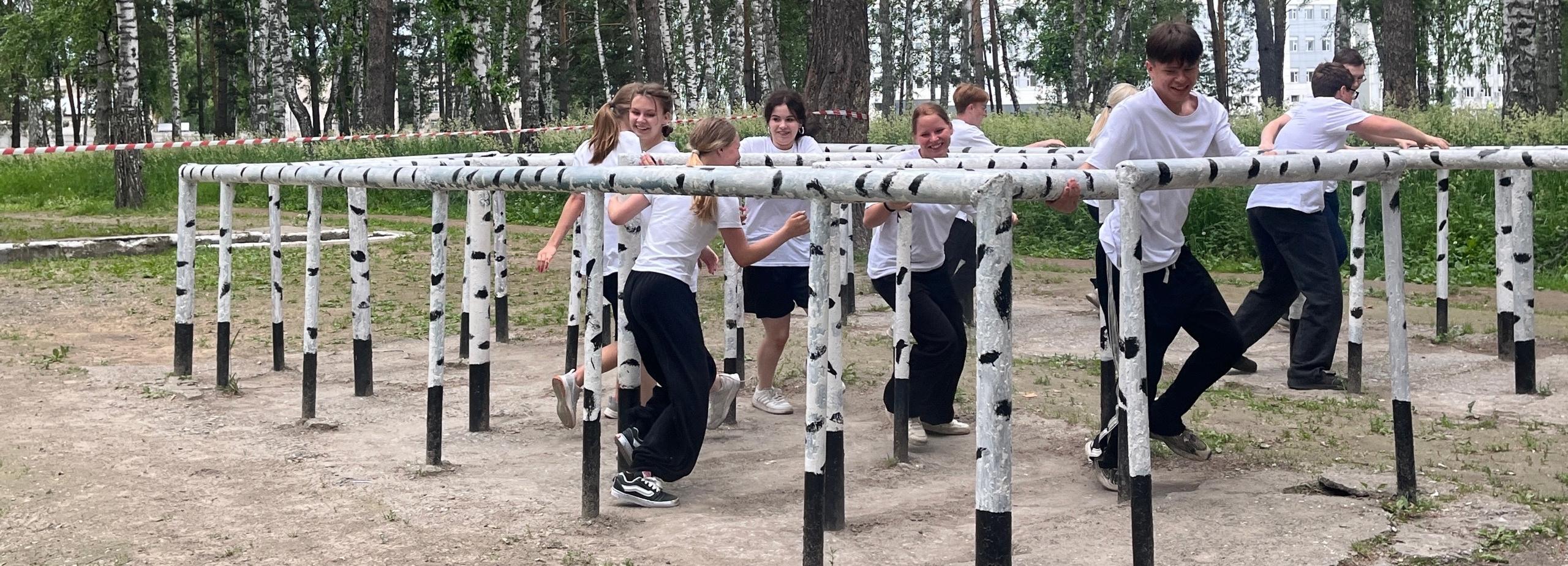 300 детей из трудотрядов собрала общегородская «Зарница» в НВВКУ