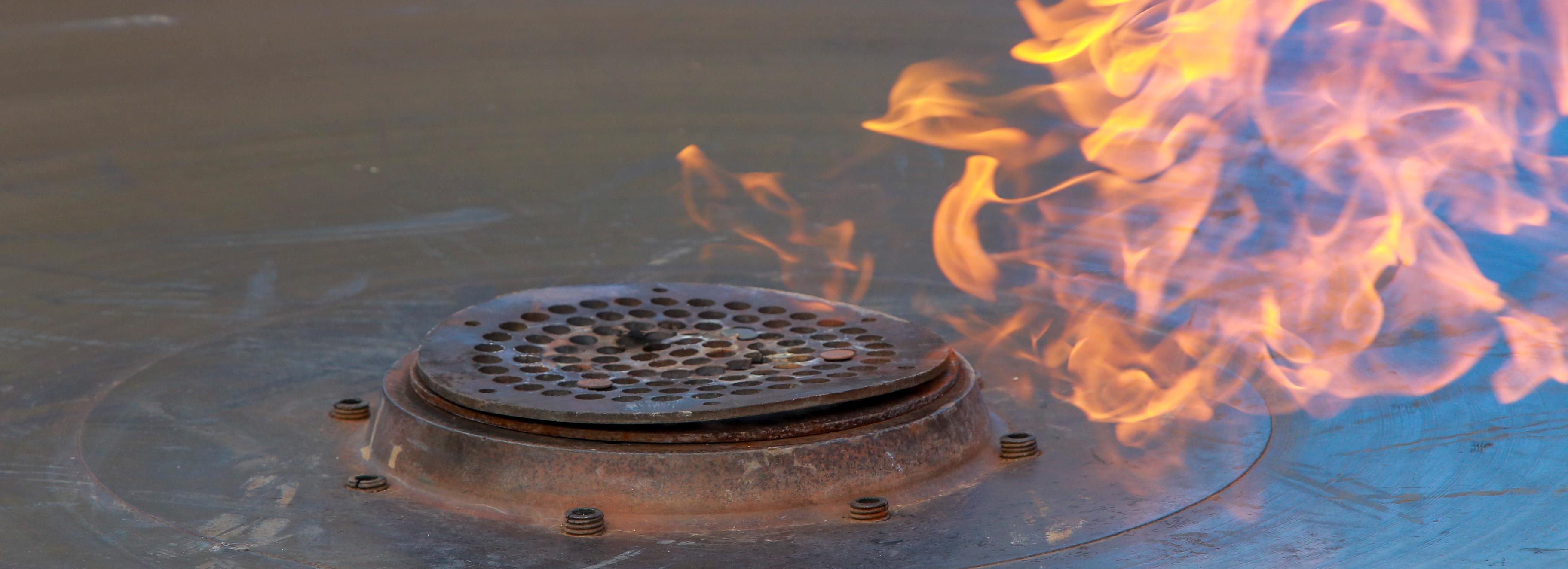 Прикурившей сигарету от Вечного огня сибирячке дали условный срок