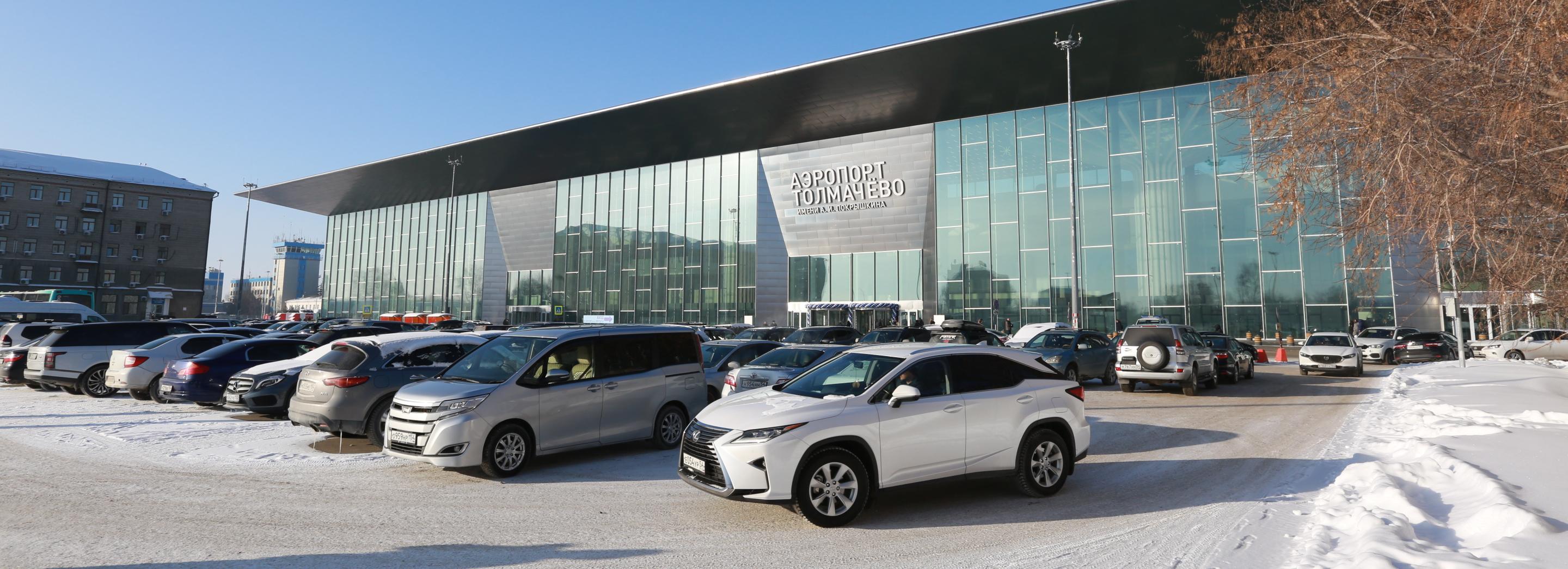 Троих новосибирцев осудят за кражу 400 тысяч у пассажиров аэропорта