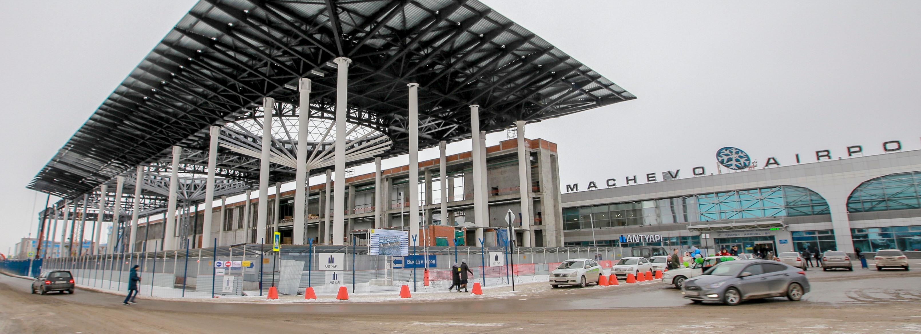 Из-за «омикрона» в Толмачёво усилили контроль за иностранцами