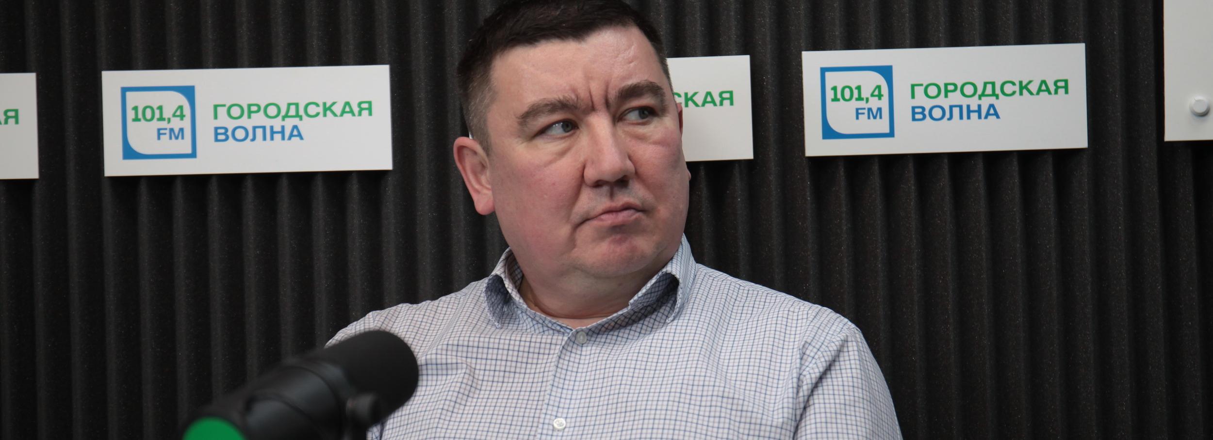 Новосибирцев просят не парковаться возле мусорных баков