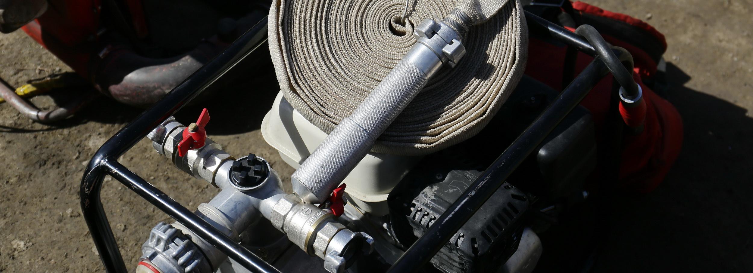 Спецтехнику для тушения пожаров отправили из Новосибирска в ЛНР