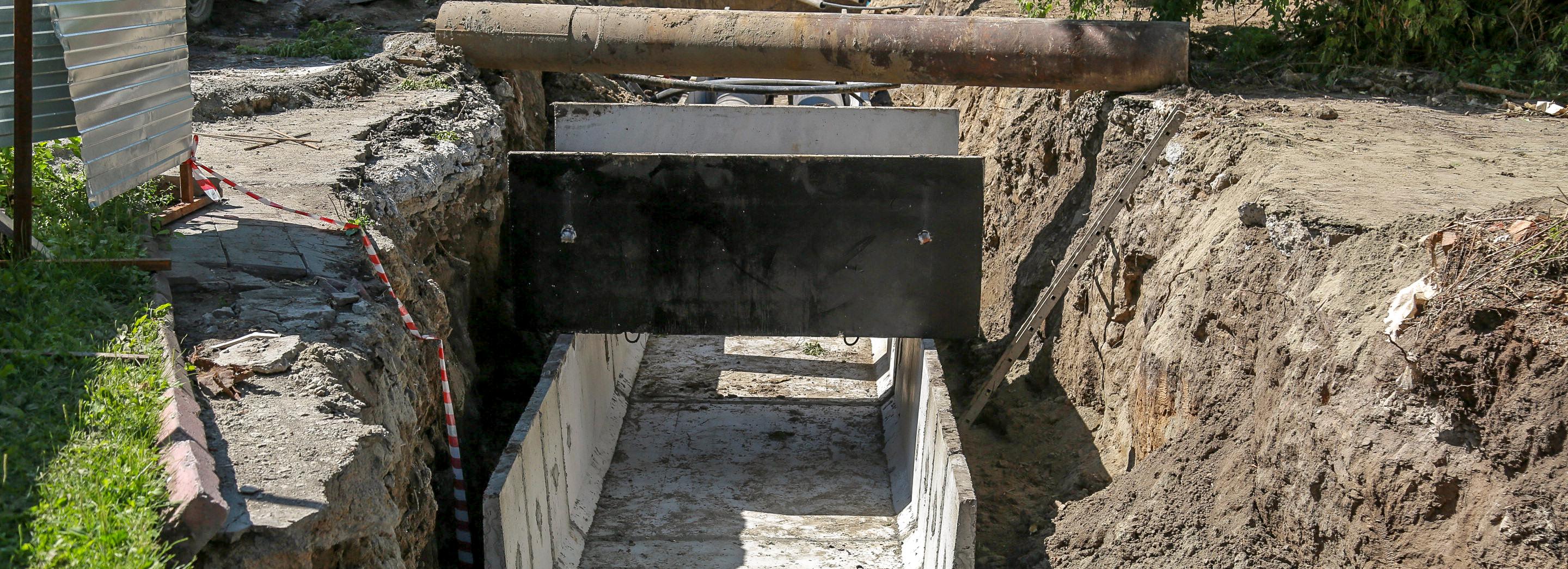 Теплосеть 1975 года на улице Петухова заменят до 10 сентября