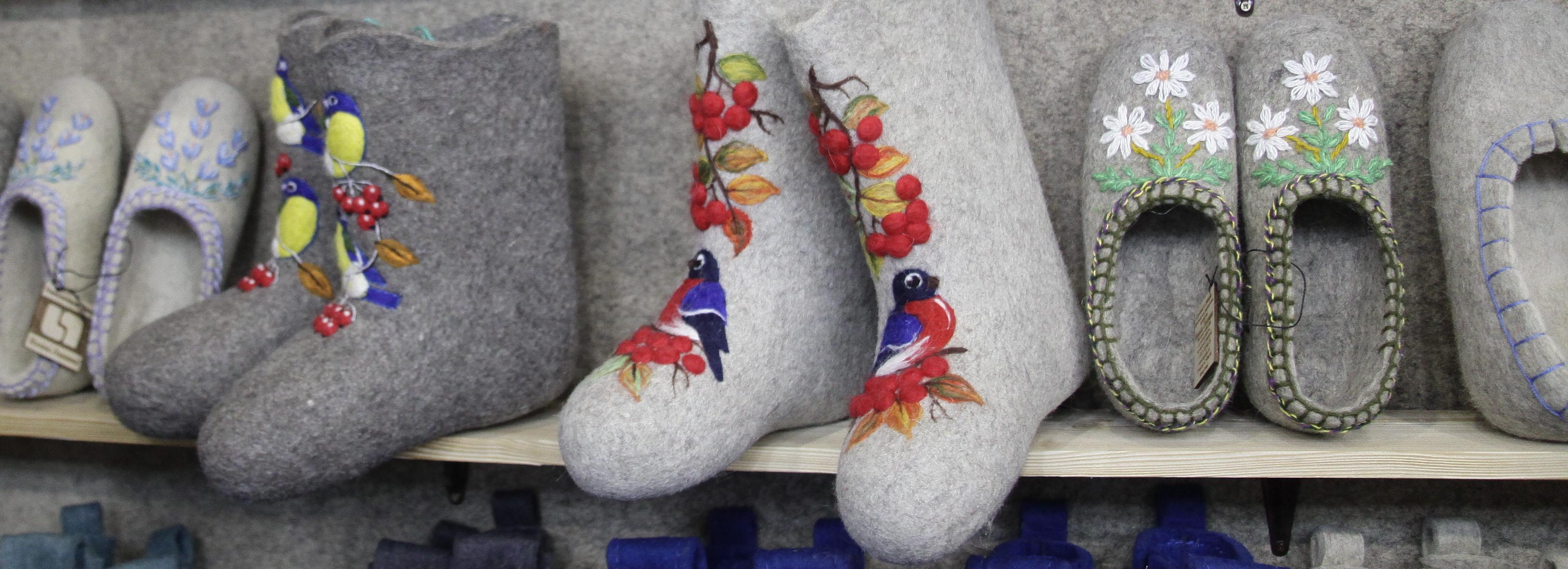 Мечта туриста: Дом пимоката с расписными валенками открыли в Новосибирске