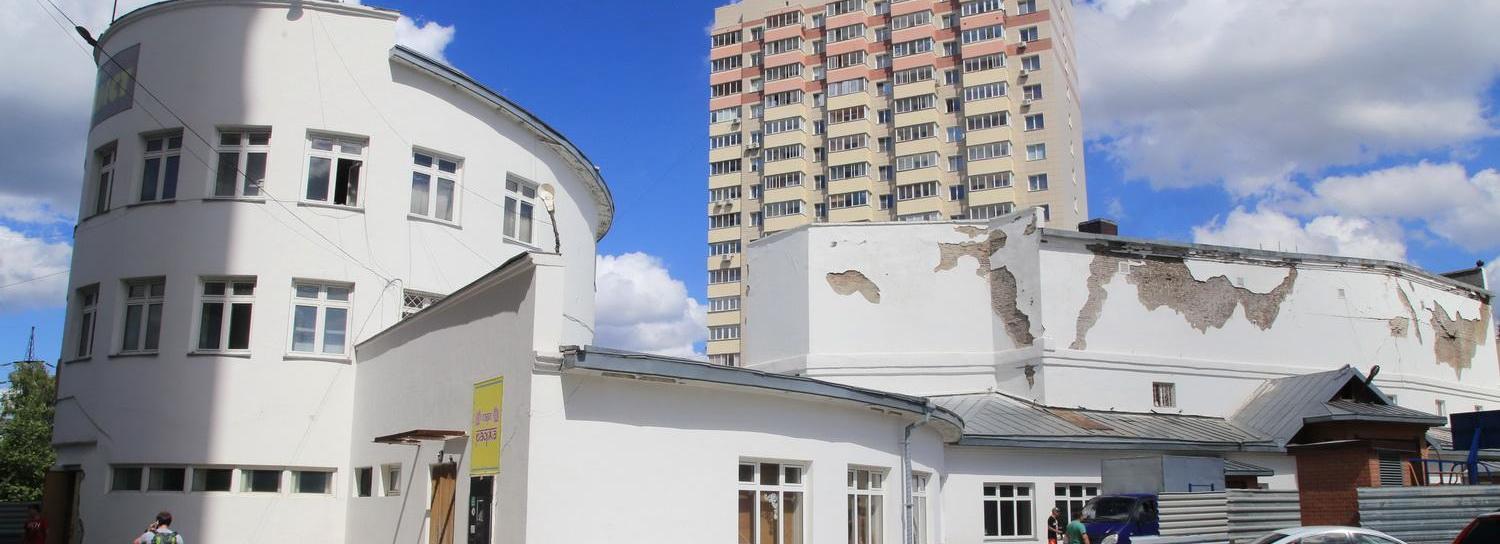 Застройщик оспаривает в суде признание кинотеатра «Металлист» памятником