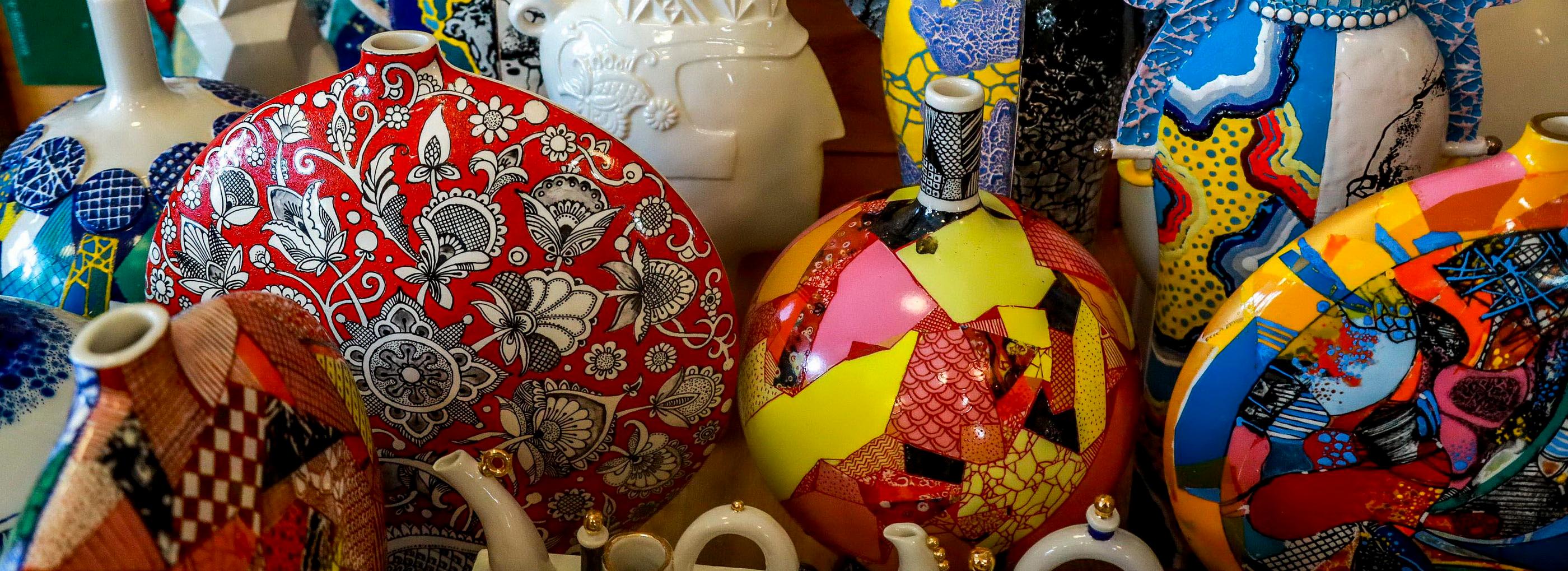 Короли и феи Валерия Кузнецова: заглянем в мастерскую художника-керамиста