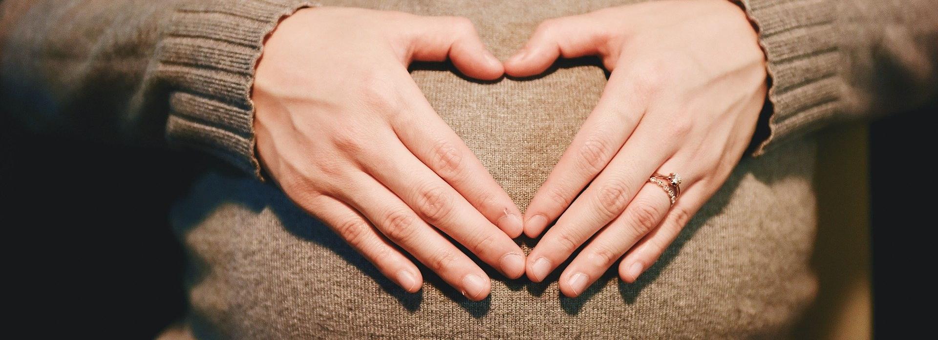 Новосибирские женщины стали позже рожать — что об этом думают врачи