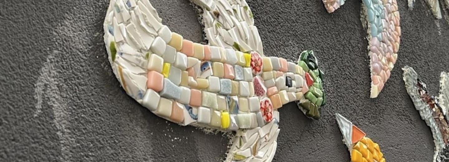 На фасаде кинотеатра «Победа» появятся ещё около 200 мозаичных птиц