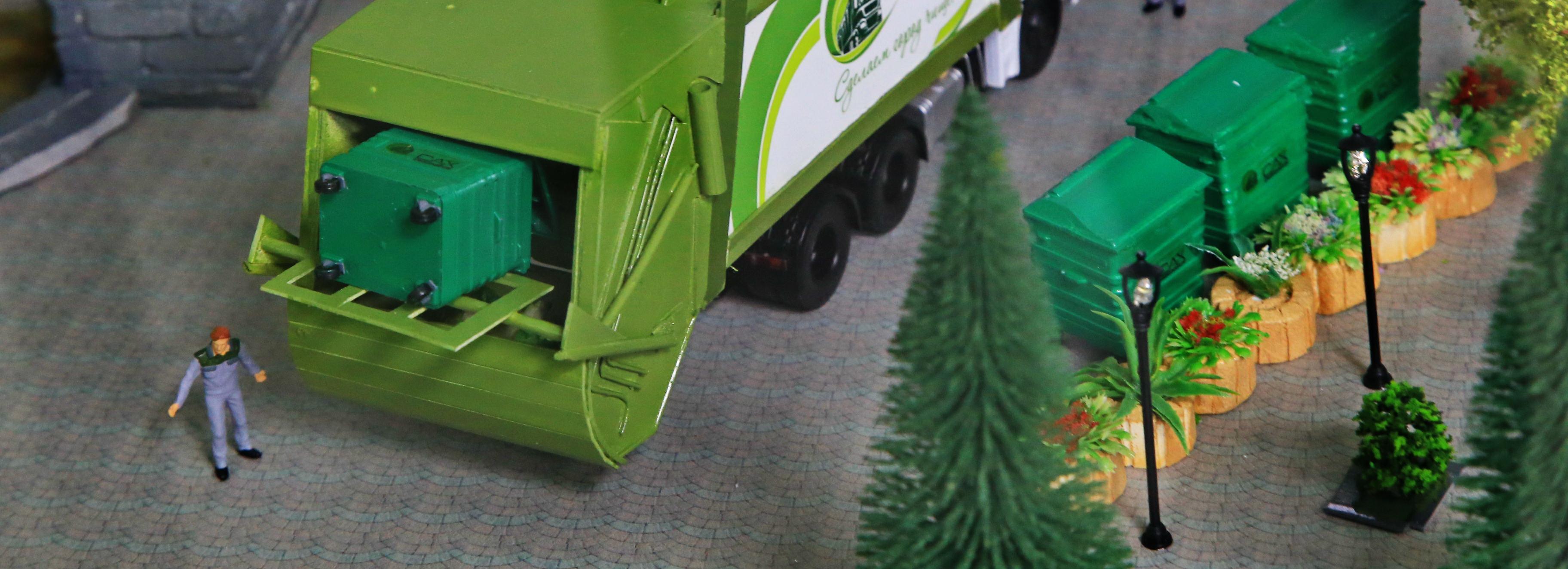 Новосибирцев просят не парковать машины возле мусорных баков