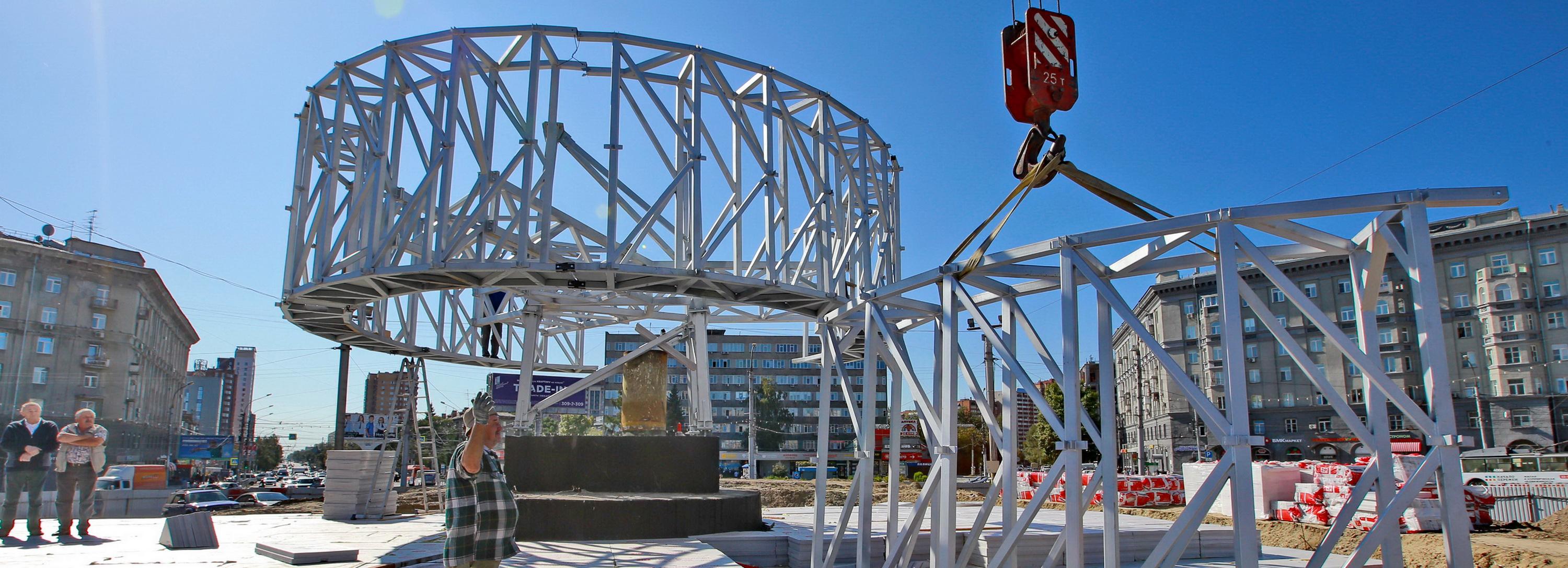 Каркас шпиля стелы на площади Калинина установят до 10 сентября