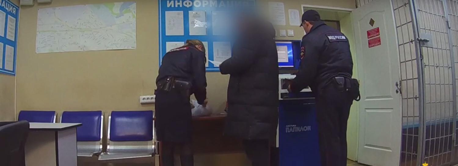 Жителя Томска задержали в Толмачёво за пьяный дебош на борту