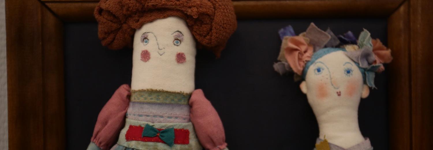 Матрёшки, кумушки и денди: коллекция тряпичных кукол умилила новосибирцев