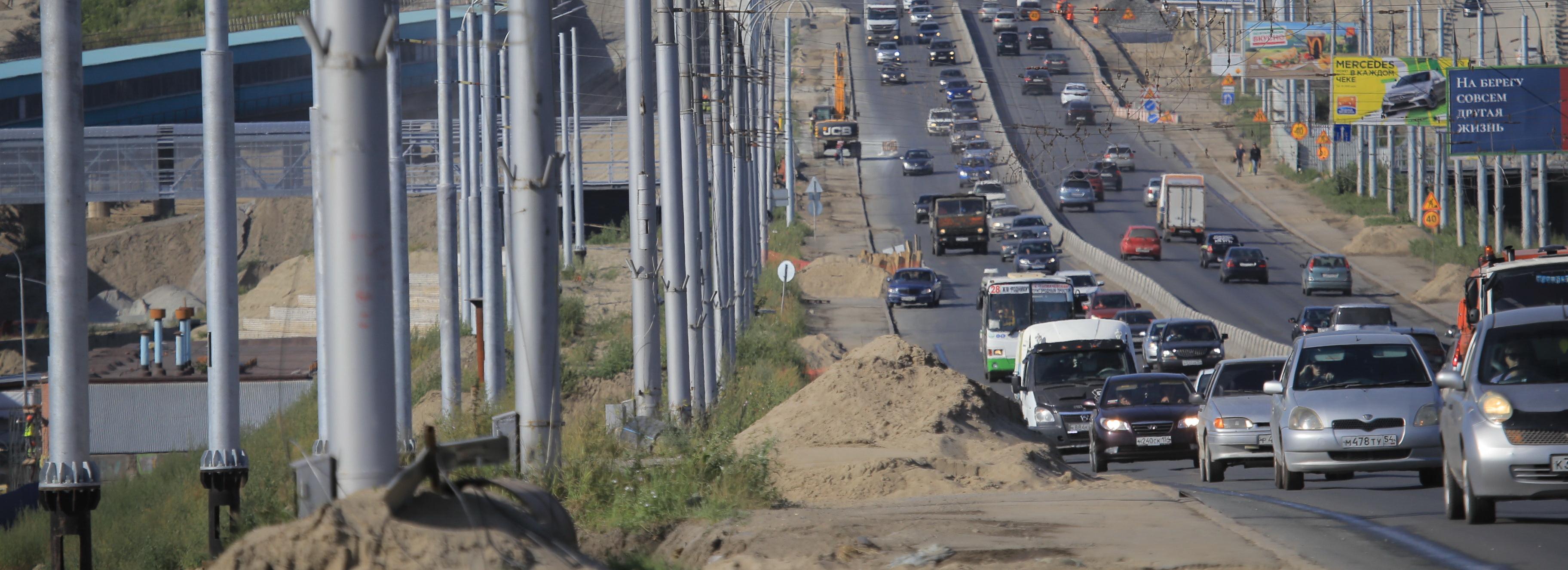 Пробки из-за ремонта на Октябрьском мосту исчезнут до конца недели