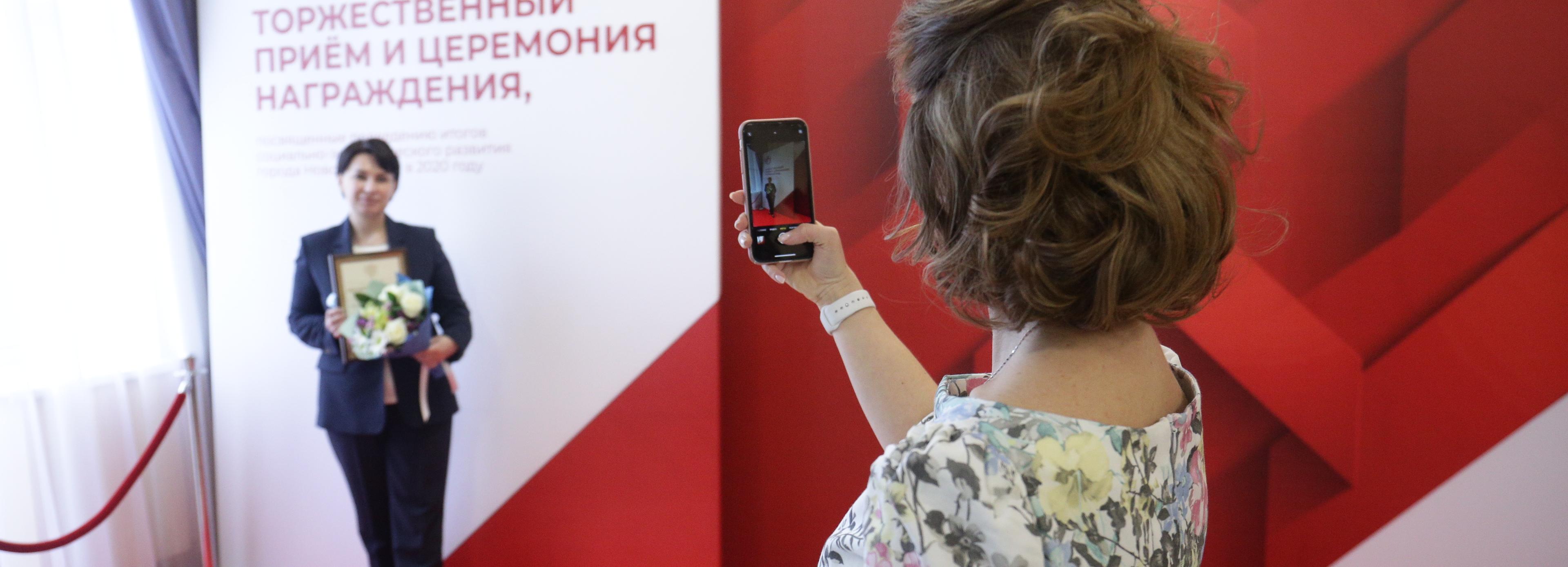 25 человек наградили за вклад в развитие Новосибирска в год пандемии