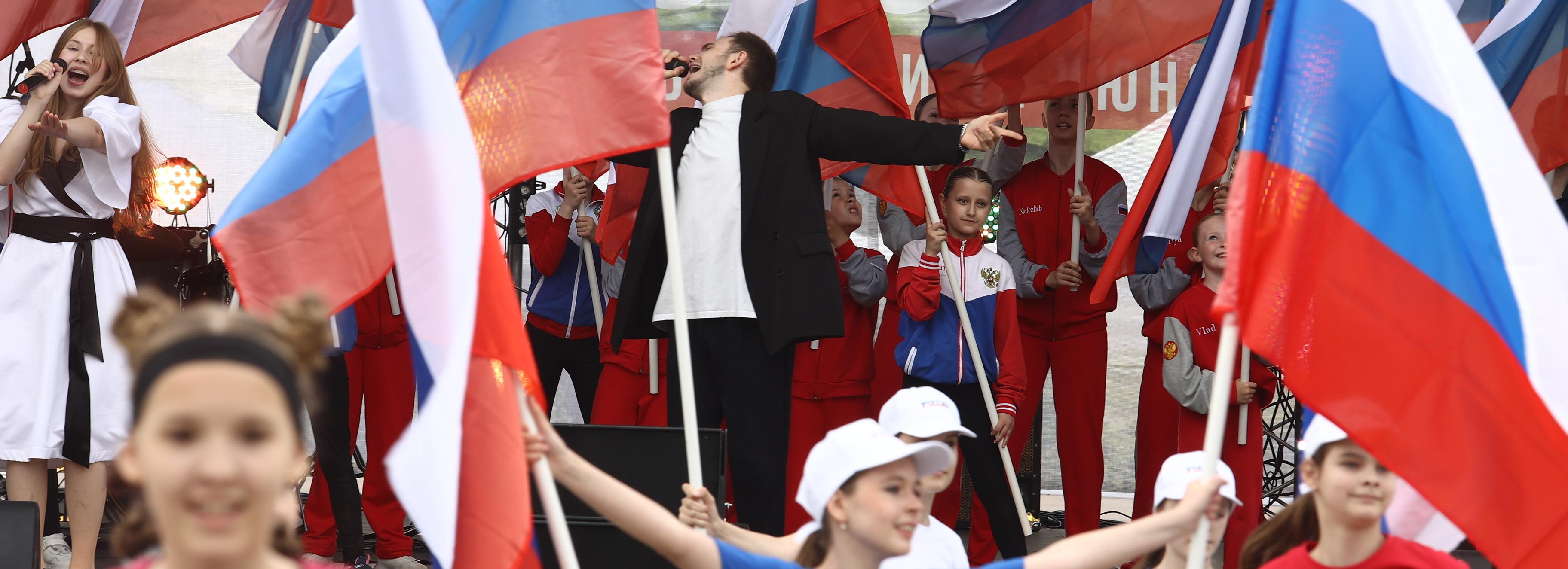 Лимбо на роликах и шоу-балет: как отметят День России в районах