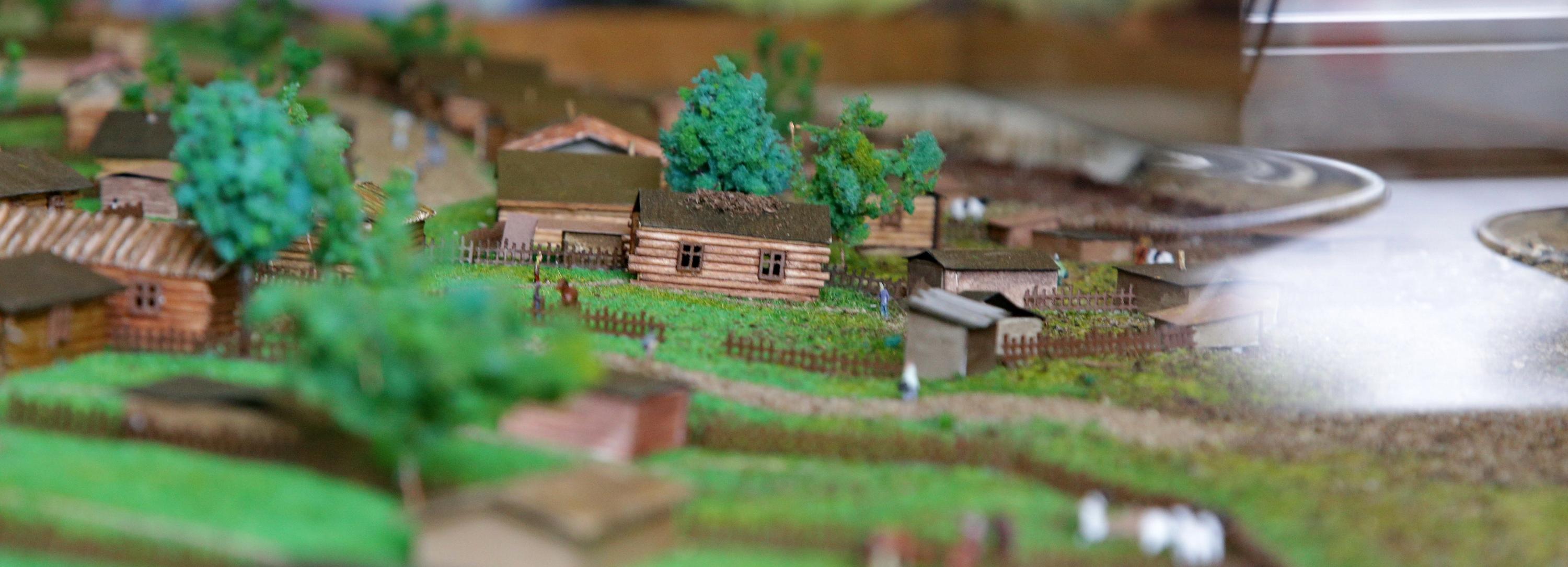 Хату переселенца начала ХХ века реконструировали в новосибирском музее