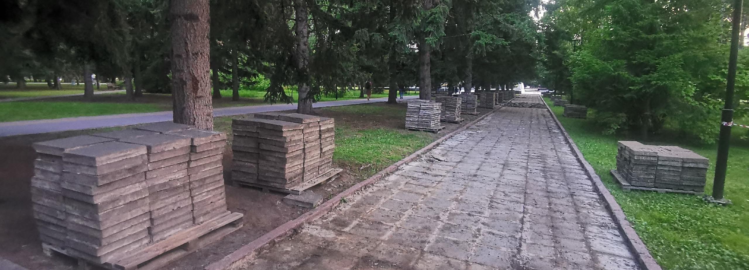 На Монументе Славы стартовал большой ремонт пешеходной аллеи