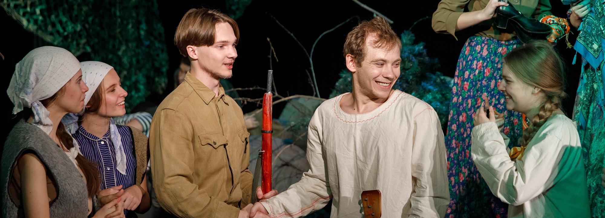 Салемские ведьмы и взрывающеся киты: чем удивит фестиваль «Апарте»