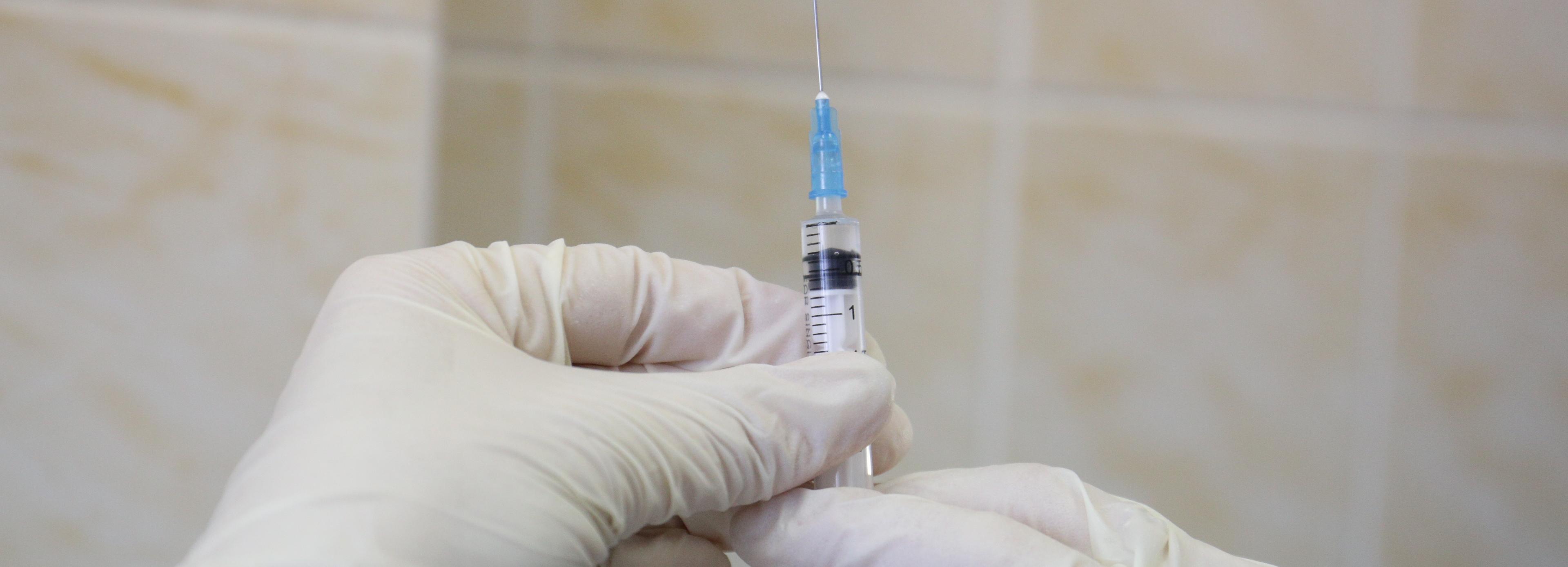 Почти 6000 человек привиты от коронавируса в Новосибирской области