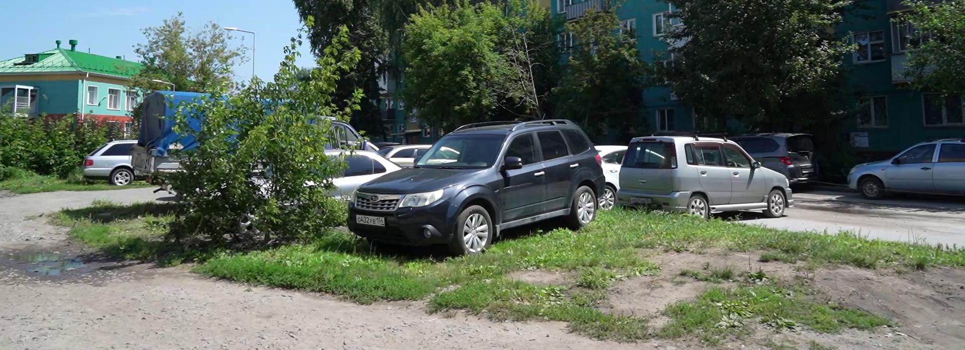 Автохамы на газонах: как борются с нарушителями в Дзержинском районе