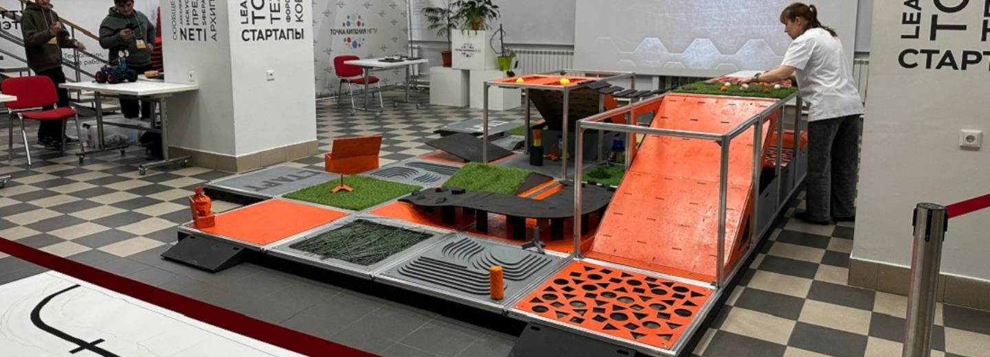 Креативные препятствия преодолевали роботы на «Кубке РТК» в НГТУ