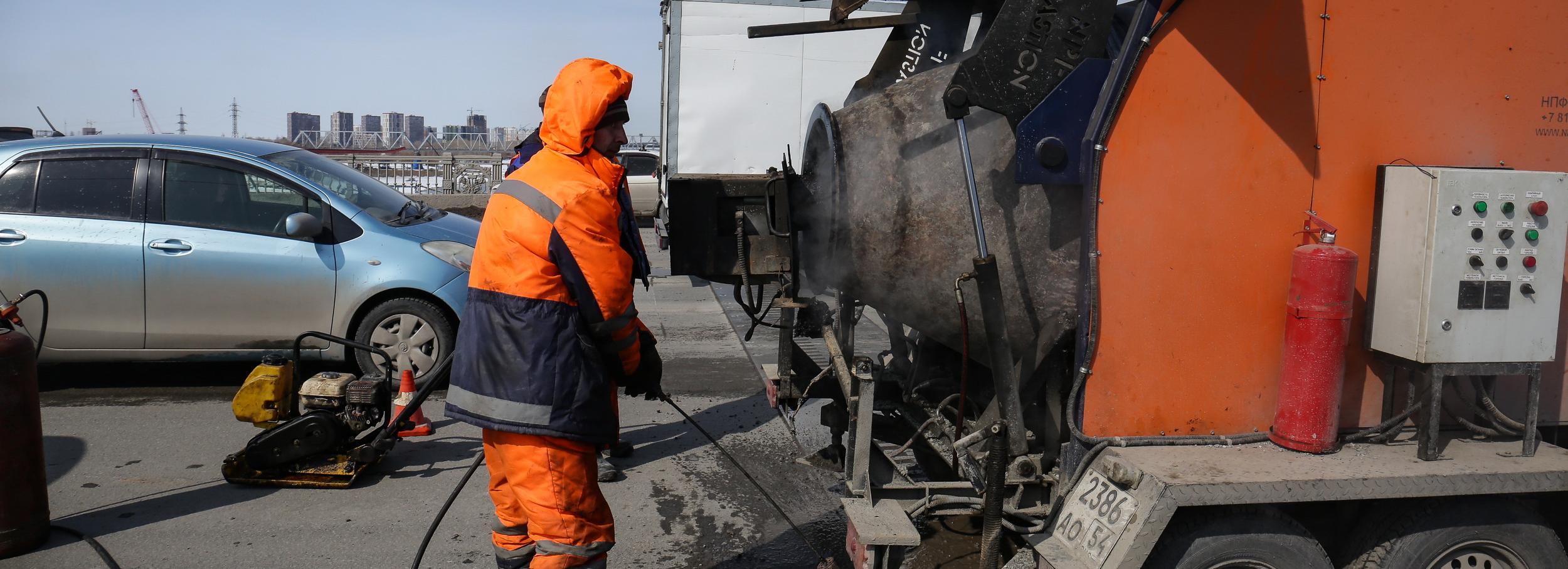 Дорожные «инъекции» сделали на мосту Шлюза и в Купеческом тоннеле