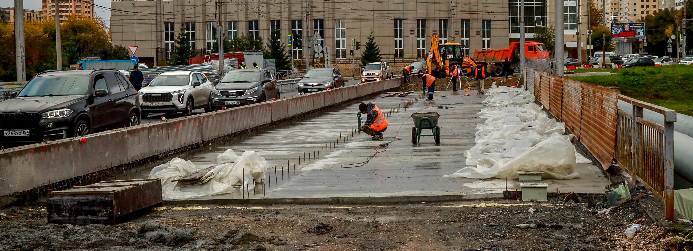 Правую сторону путепровода на Фрунзе открыли для машин и пешеходов