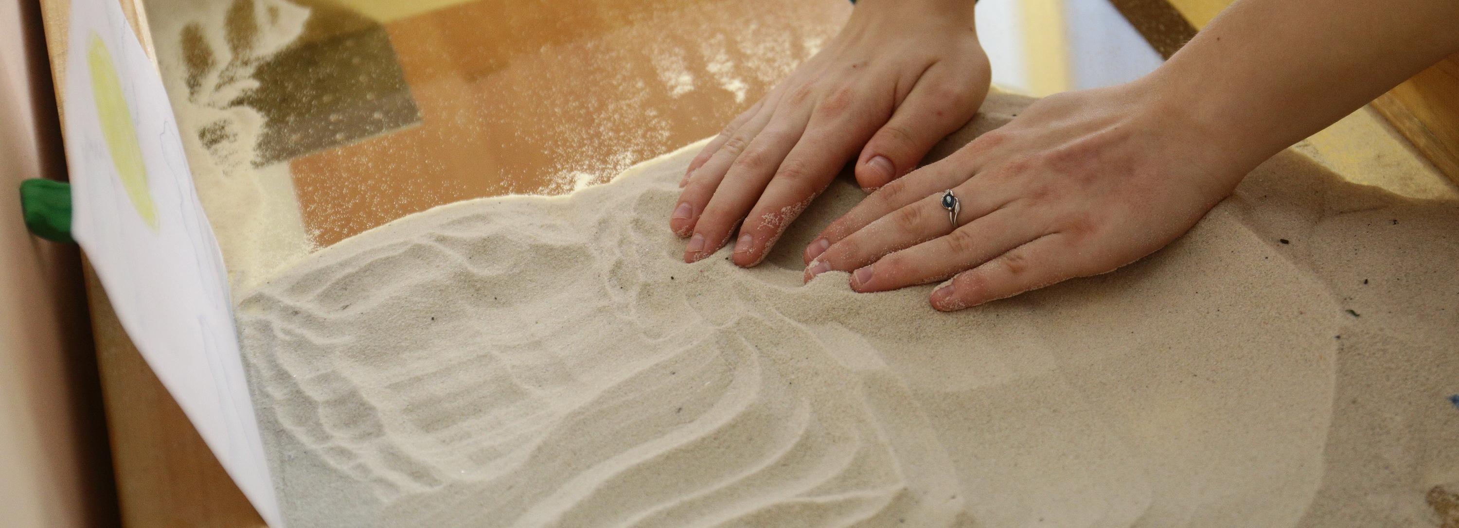 Арт-терапия, пескографика и караоке: программа Декады инвалидов — 2022