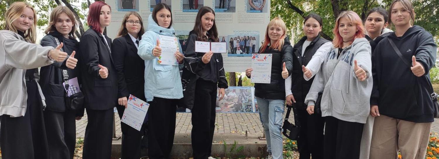 Доску почёта волонтёров обновили на аллее «Молодёжная» в Новосибирске