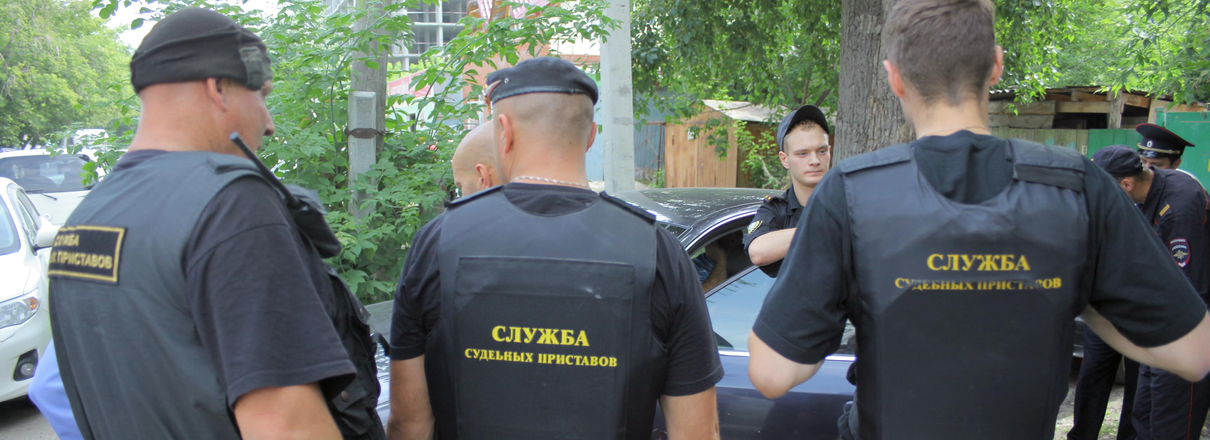 Хитрые приставы притворились покупателями и забрали «Ниссан» должника