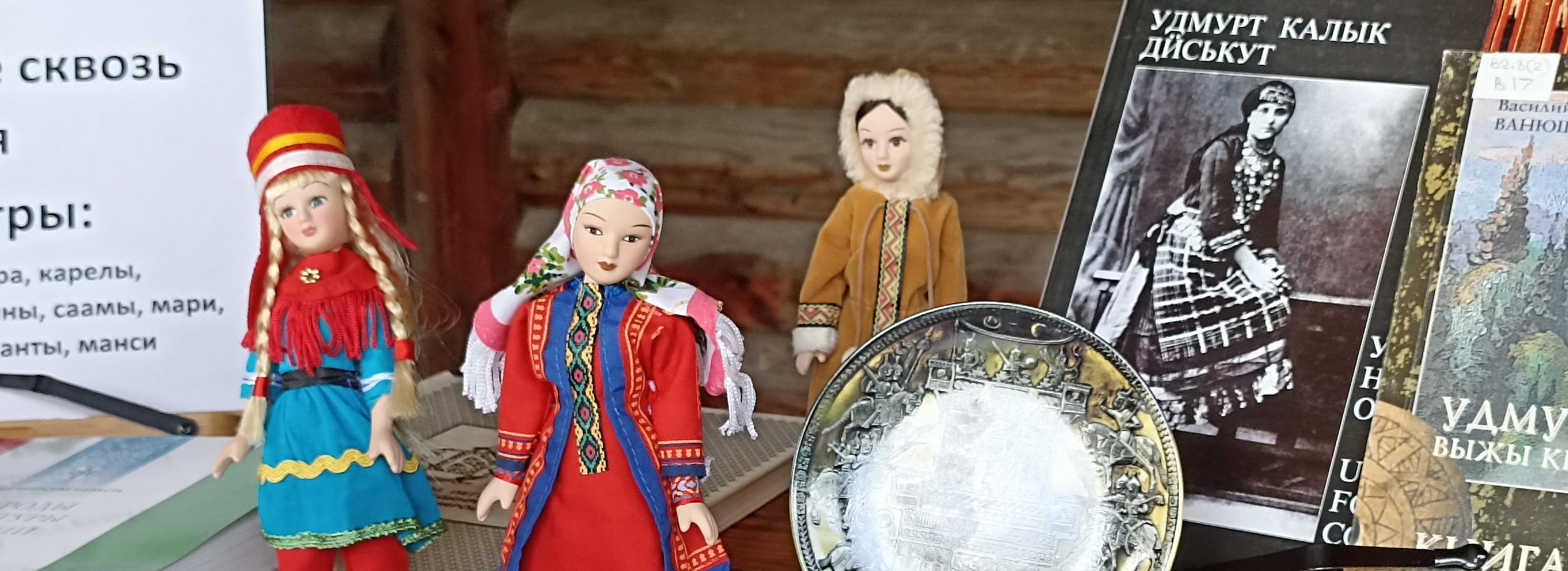 Ягодный месяц проводили в музее под открытым небом