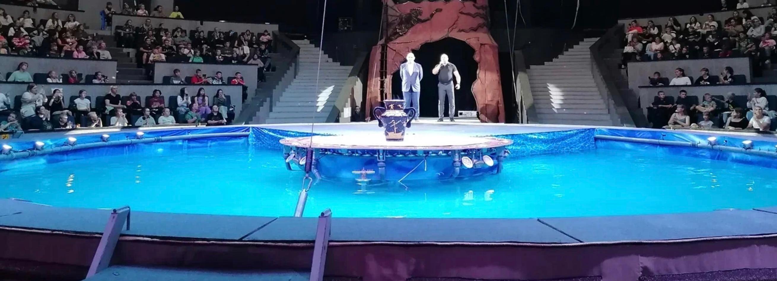 Цирковую оперетту с гейзерами показали школьникам из сельских районов