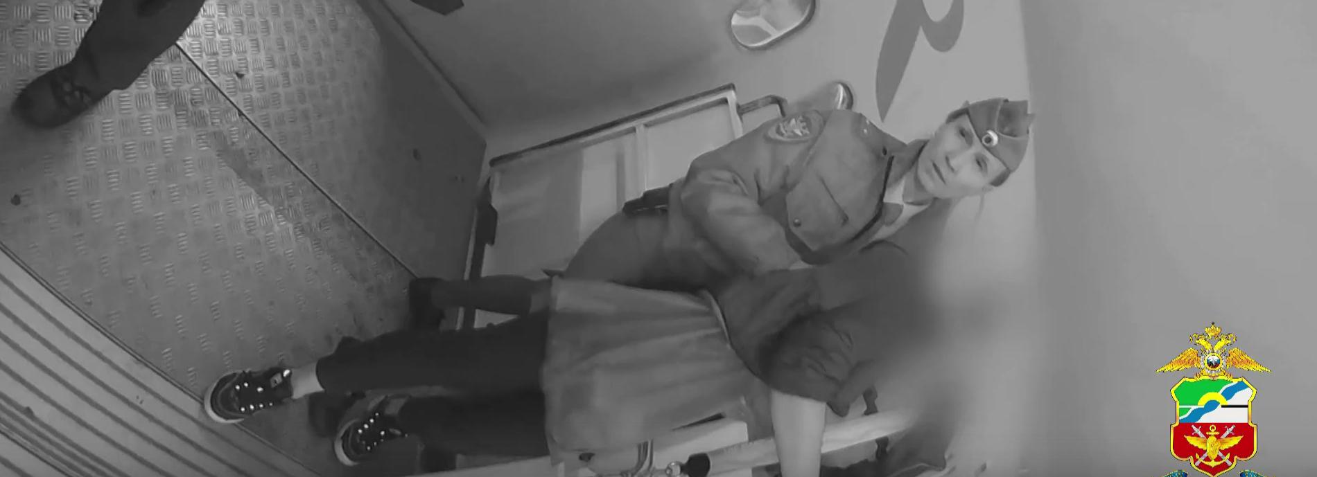 Две сибирячки пошли под суд за драку с полицейскими в Толмачёво