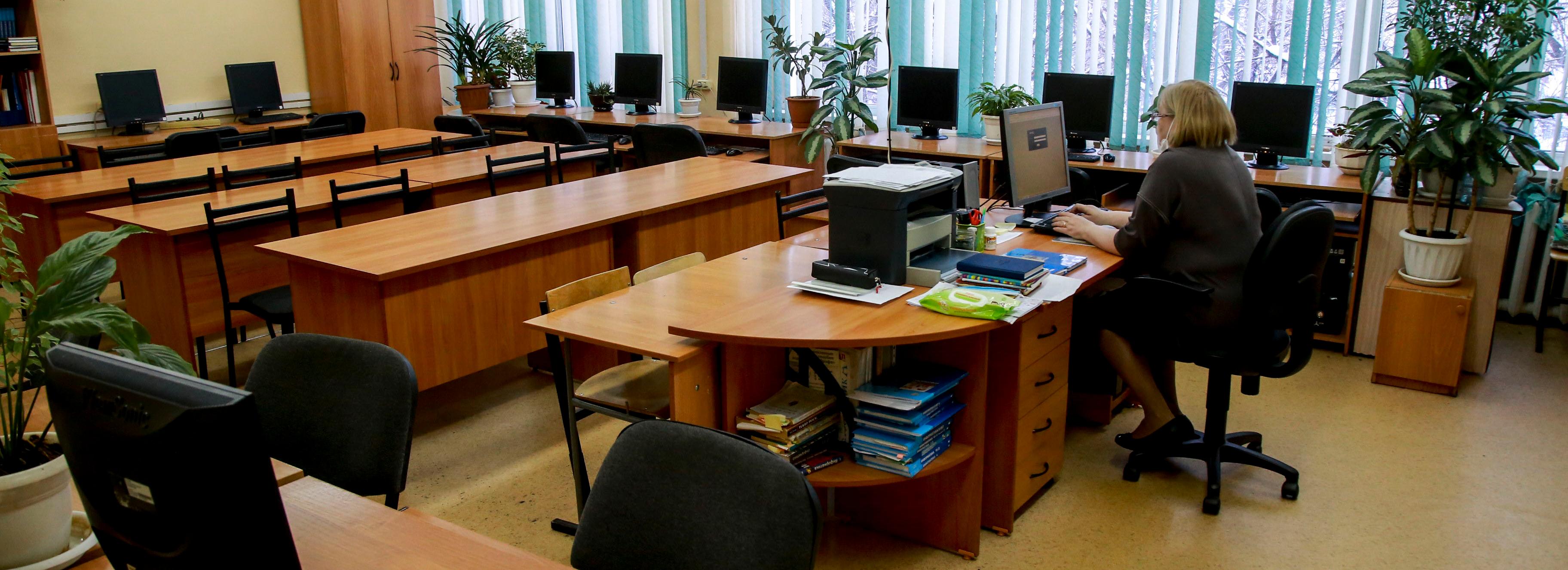 Учебный год в новосибирских школах продлят из-за коронавируса
