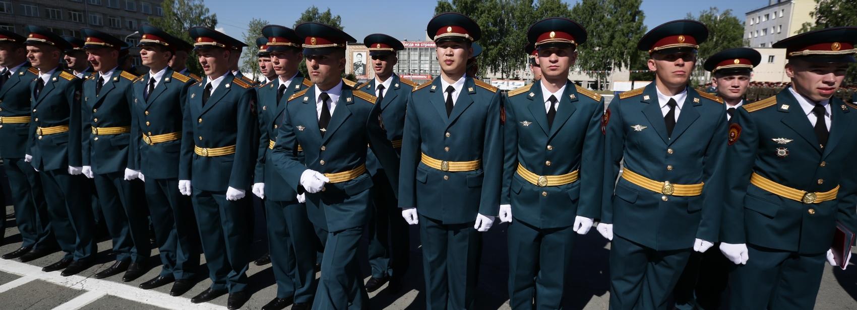 Бойцы Росгвардии в Новосибирске встретили свой праздник на работе