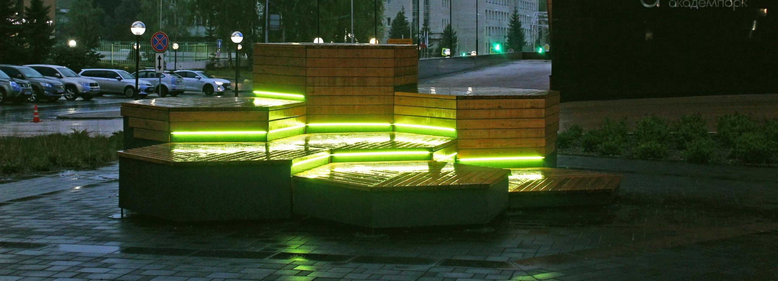 Светящуюся в темноте лавку в виде графена установили рядом с Технопарком