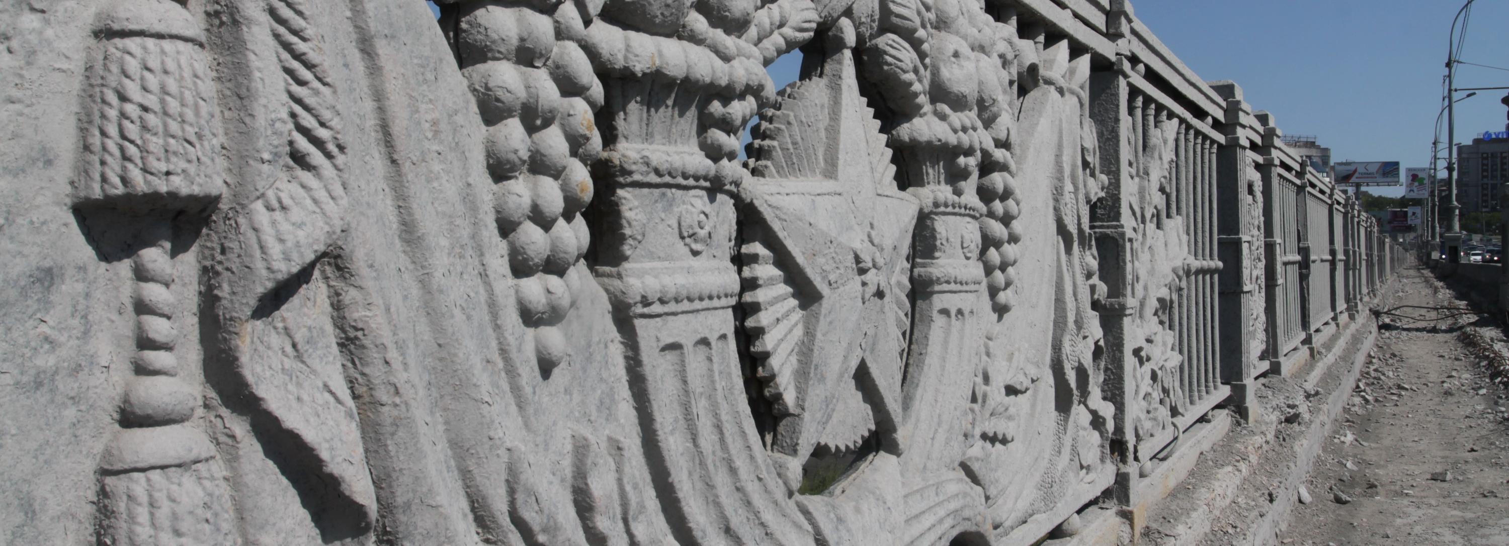 На заводе показали — как отливают чугунный забор для Октябрьского моста